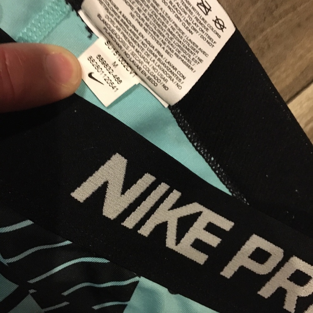 Nike Pro Capri - Picture 3 of 3